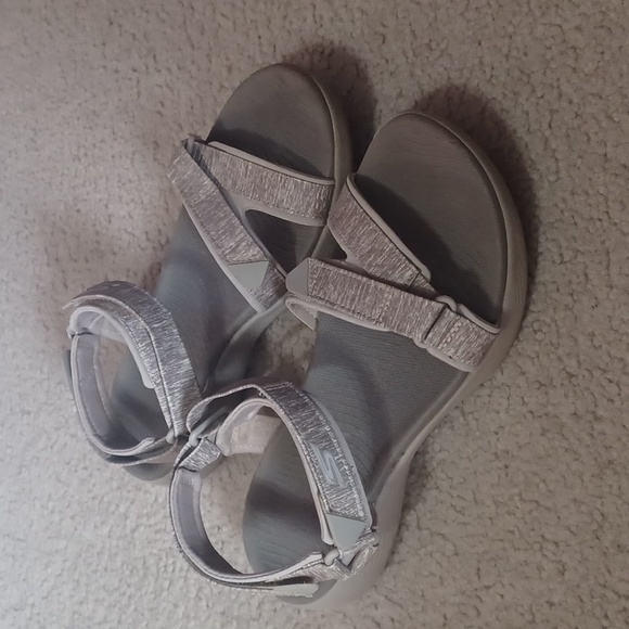 Sketchers GOGOLF Womens Tan Sandals - Picture 2 of 6